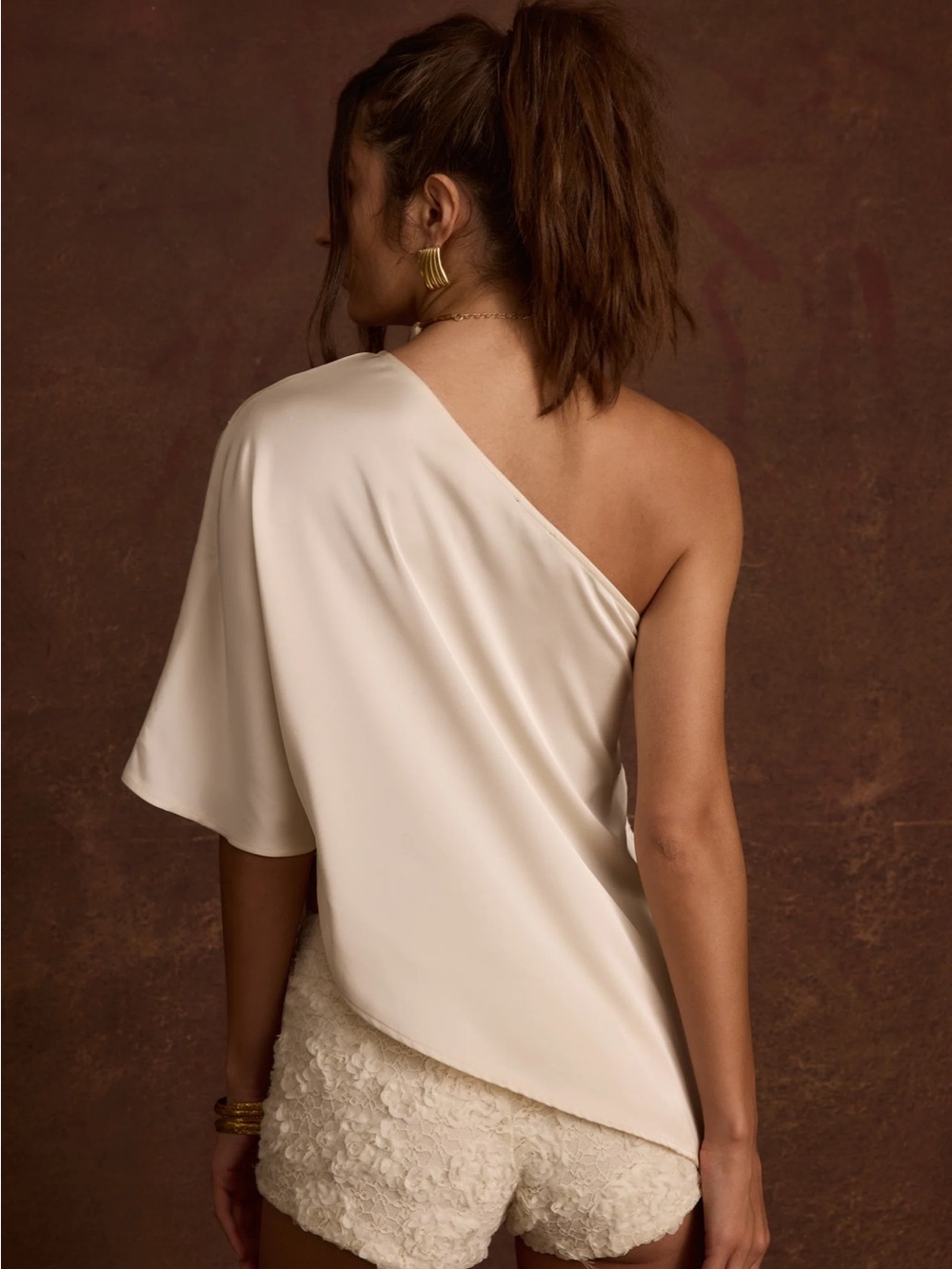 12th Tribe Anya Ivory One Shoulder Asymmetric Top - Picture 3 of 13